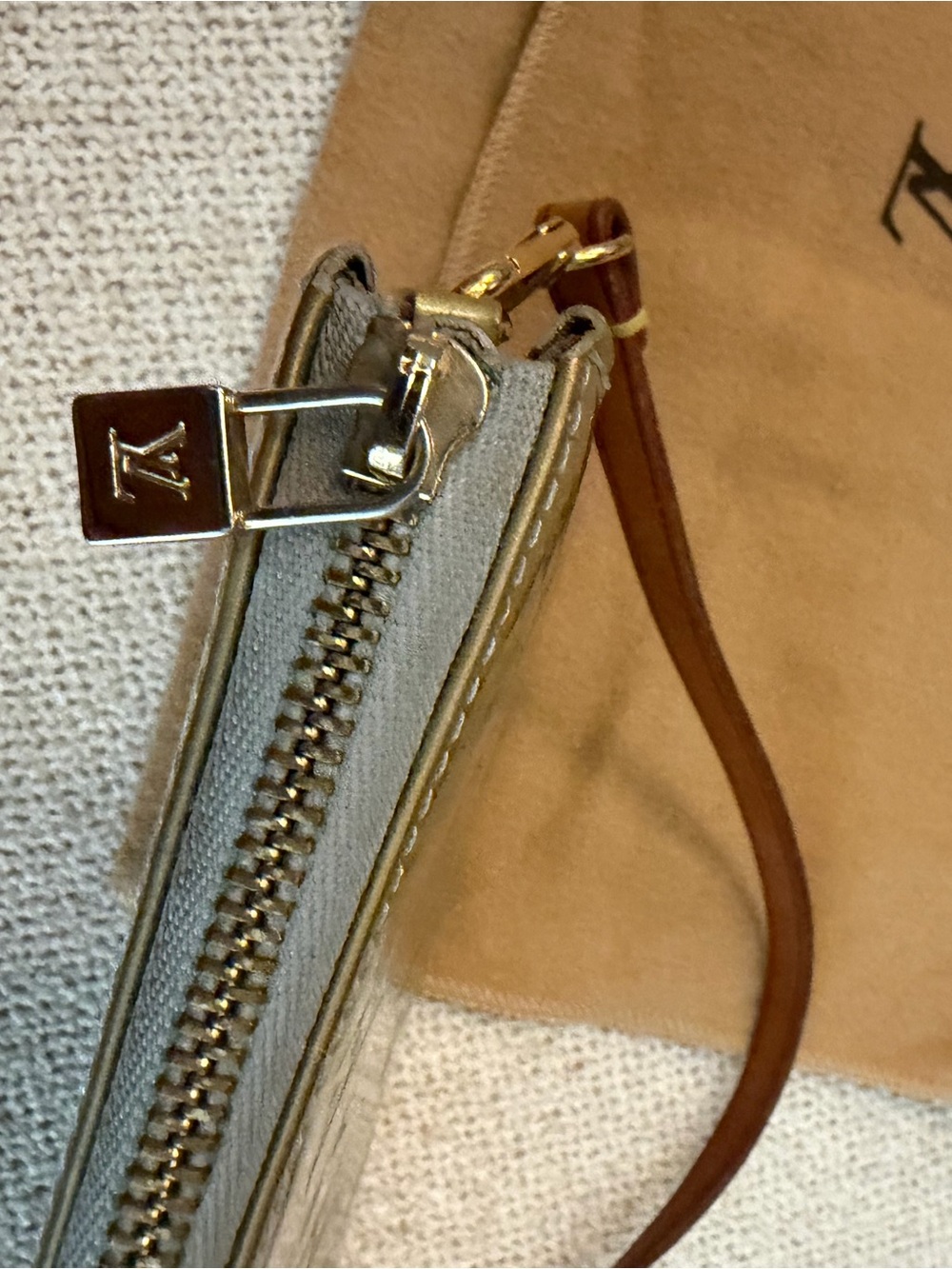 Louis Vuitton Gray Patent Monogram mini bag with Brown Strap - Picture 3 of 6